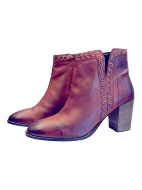 Journee Signature Jorri Bootie ankle bootie genuine leather stacked block heel